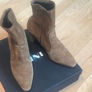 Inez Paz 90 booties size 8M in good condition; with box - color “rye” V. comfy